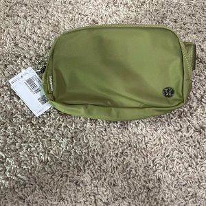 Lululemon Everywhere Belt Bag bronze green